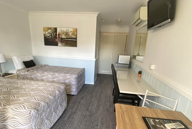 King Twin Share Single Room (upstairs)