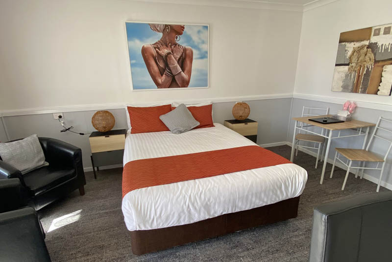 Queen - 2 Bedroom (downstairs)