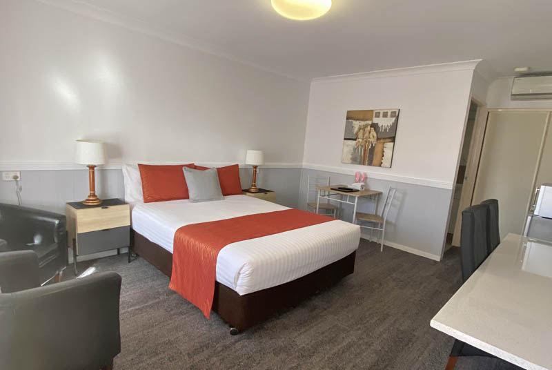 Queen Deluxe Room (downstairs)